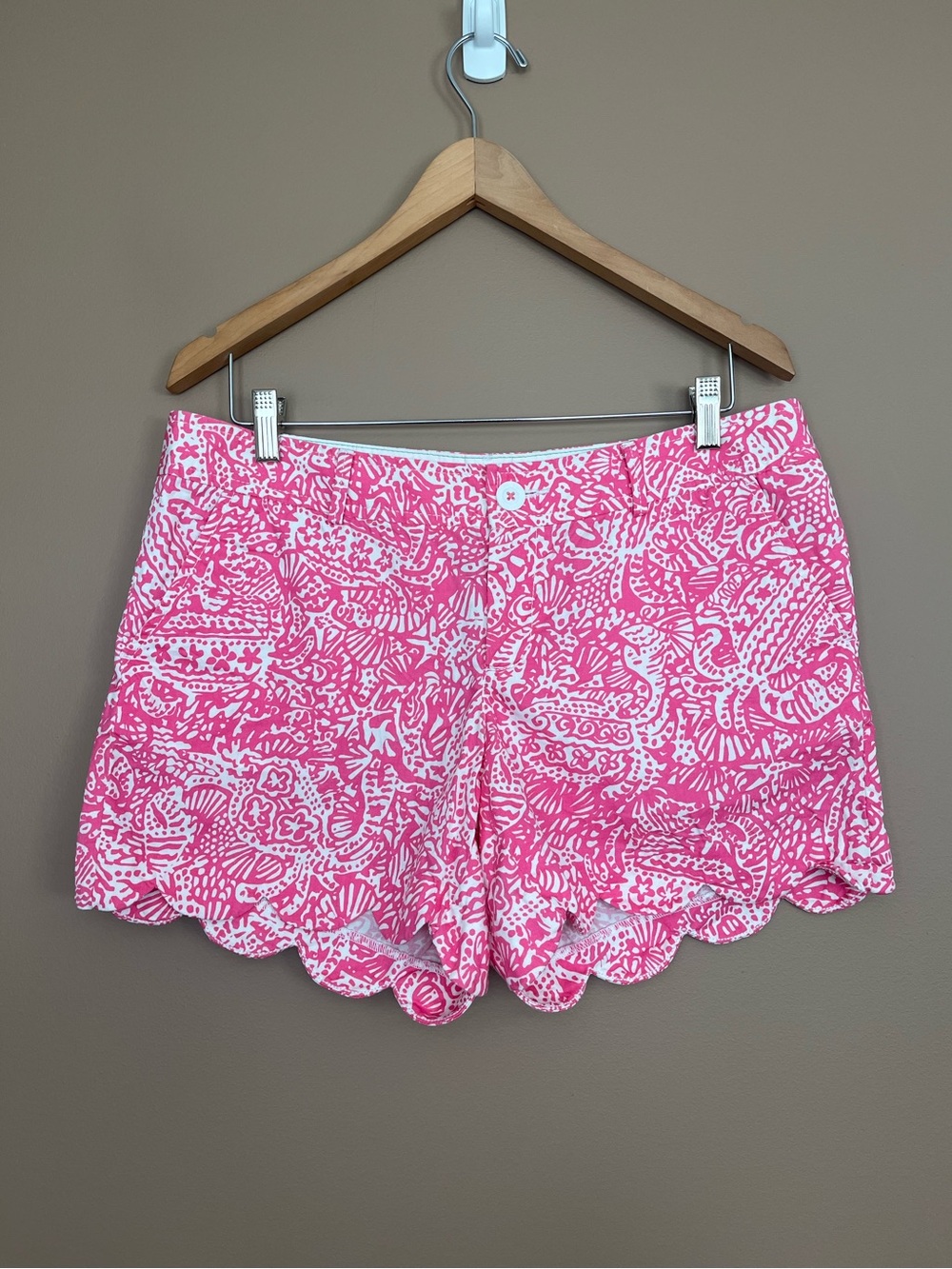 {Lilly Pulitzer} The Buttercup Short with Scallop Hem in Pink & White - Size 10